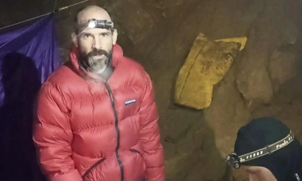 Αμερικανός σπηλαιολόγος που έχει παγιδευτεί σε βάθος 1.000 μέτρων στην Τουρκία: «Είμαι καλά»